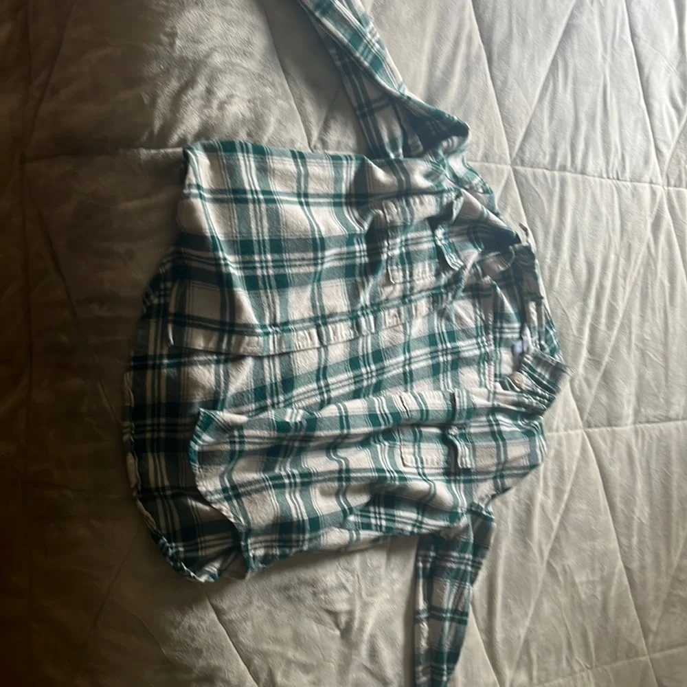 Green patterned flannel - Picture 2 of 2